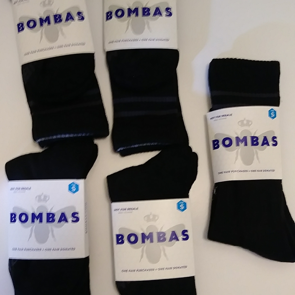 5 pack Bombas socks size small black and grey